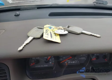 2003 Mercury Grand Marquis Gs z USA, uszkodzony, nr VIN 2MEFM74W73X700480